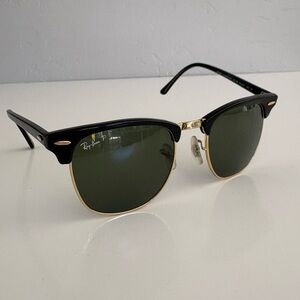 Auth Ray-Ban Clubmaster Sunglasses (BROKEN)